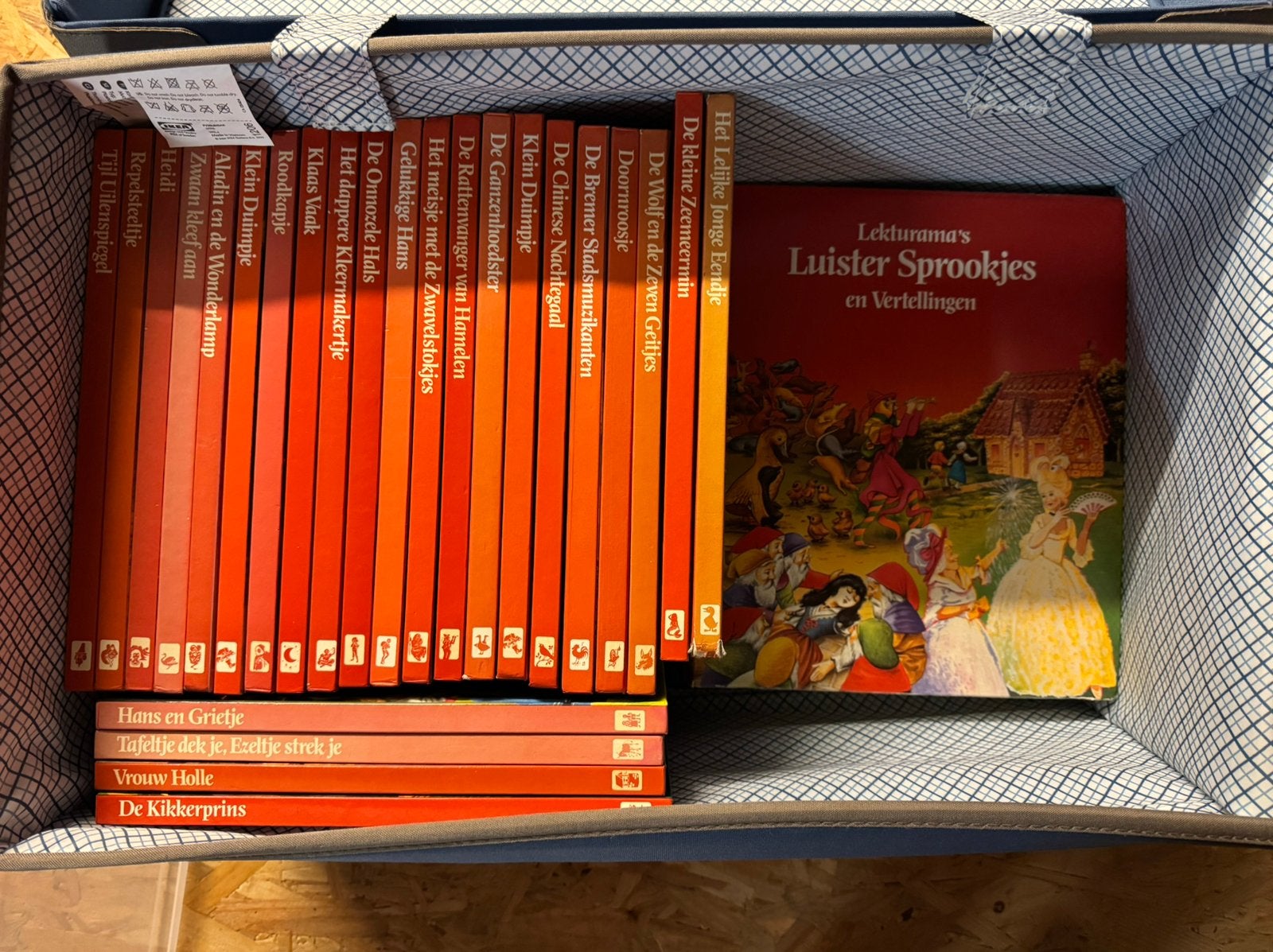 25 sprookjesboeken incl luistercasettes, Ophalen, Zo goed als nieuw
