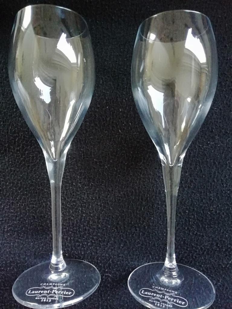 2 coupes à champagne Laurent Perrier, Enlèvement