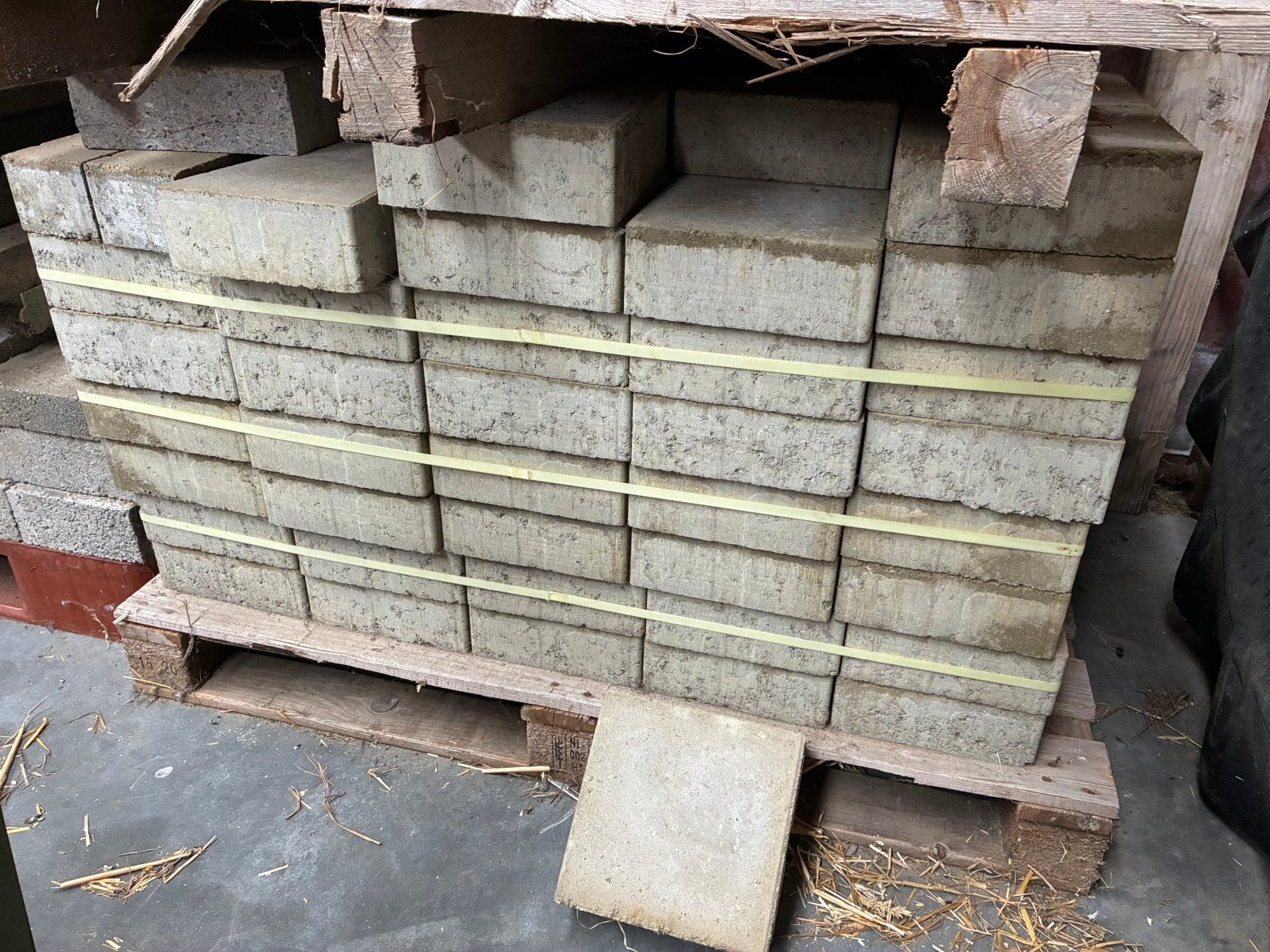 Gratis beton klinkers, Tuin en Terras, Ophalen, Zo goed als nieuw, Beton, Klinkers