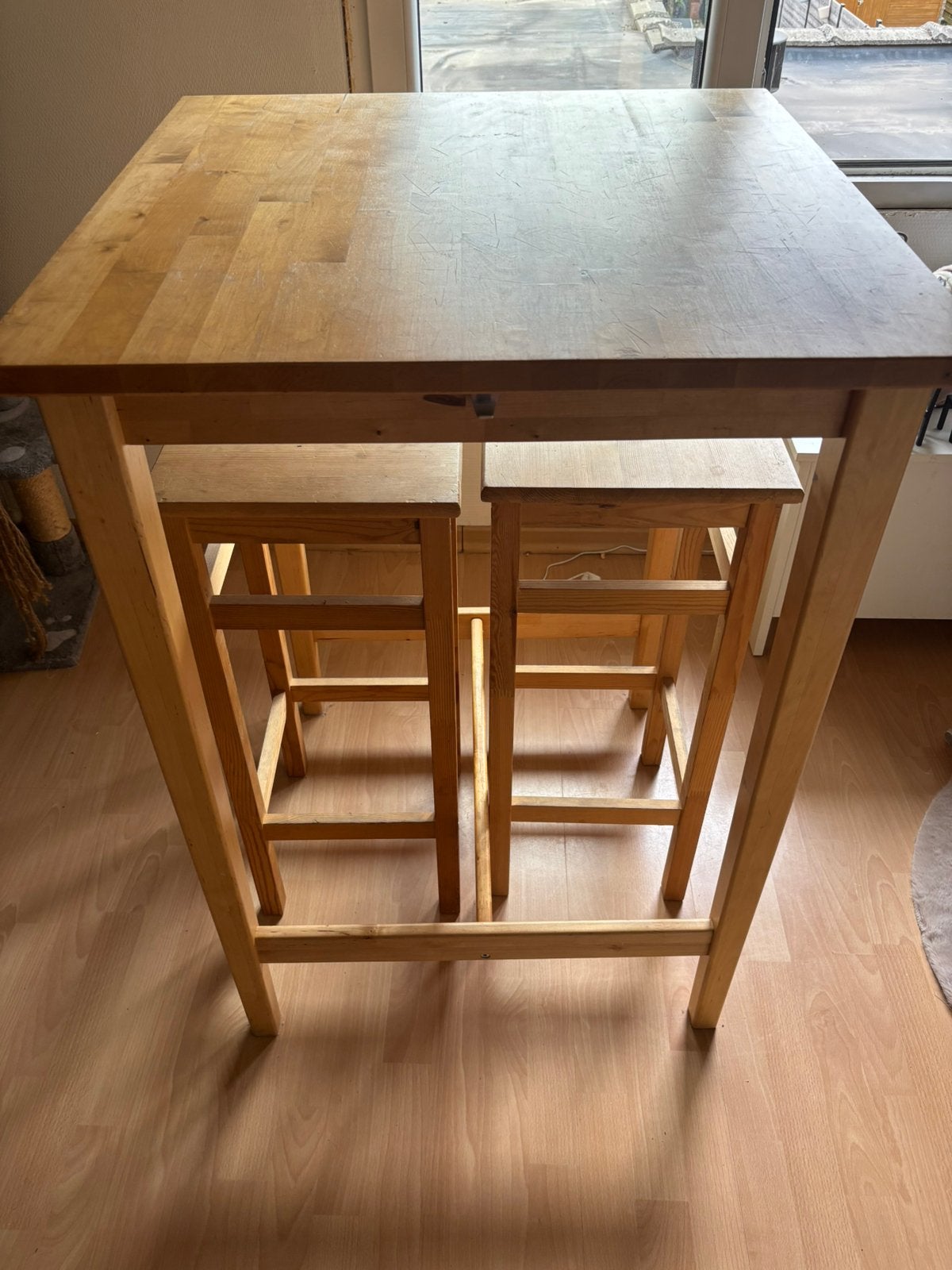 Bartafeltje met 2 krukken, Maison & Meubles, Enlèvement, Utilisé, Y compris les chaises de bar