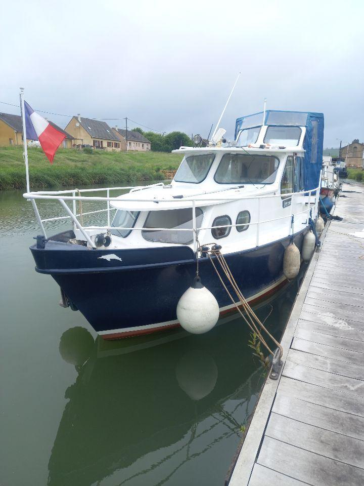 Bateau de plaisance. Vedette Hollandaise, Diesel, Utilisé, Bâche de protection, Acier
