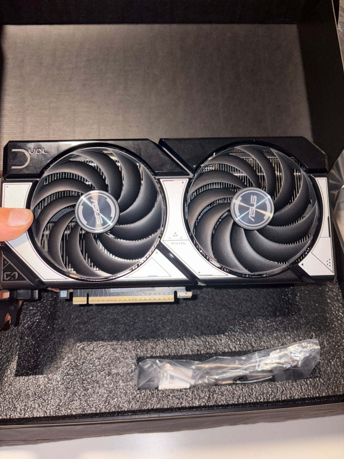 ASUS Geforce RTX 5070 Dual 12Gb, Computers en Software, Videokaarten, Ophalen of Verzenden, Zo goed als nieuw, Nvidia