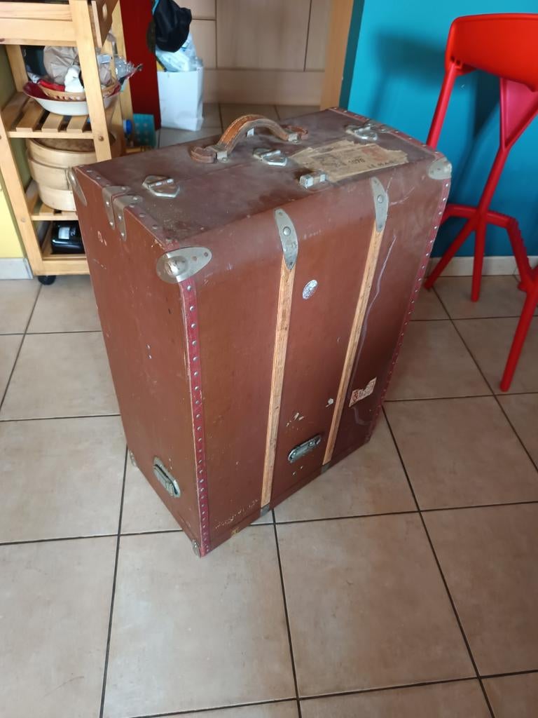Armoire de voyage ancienne, Enlèvement ou Envoi