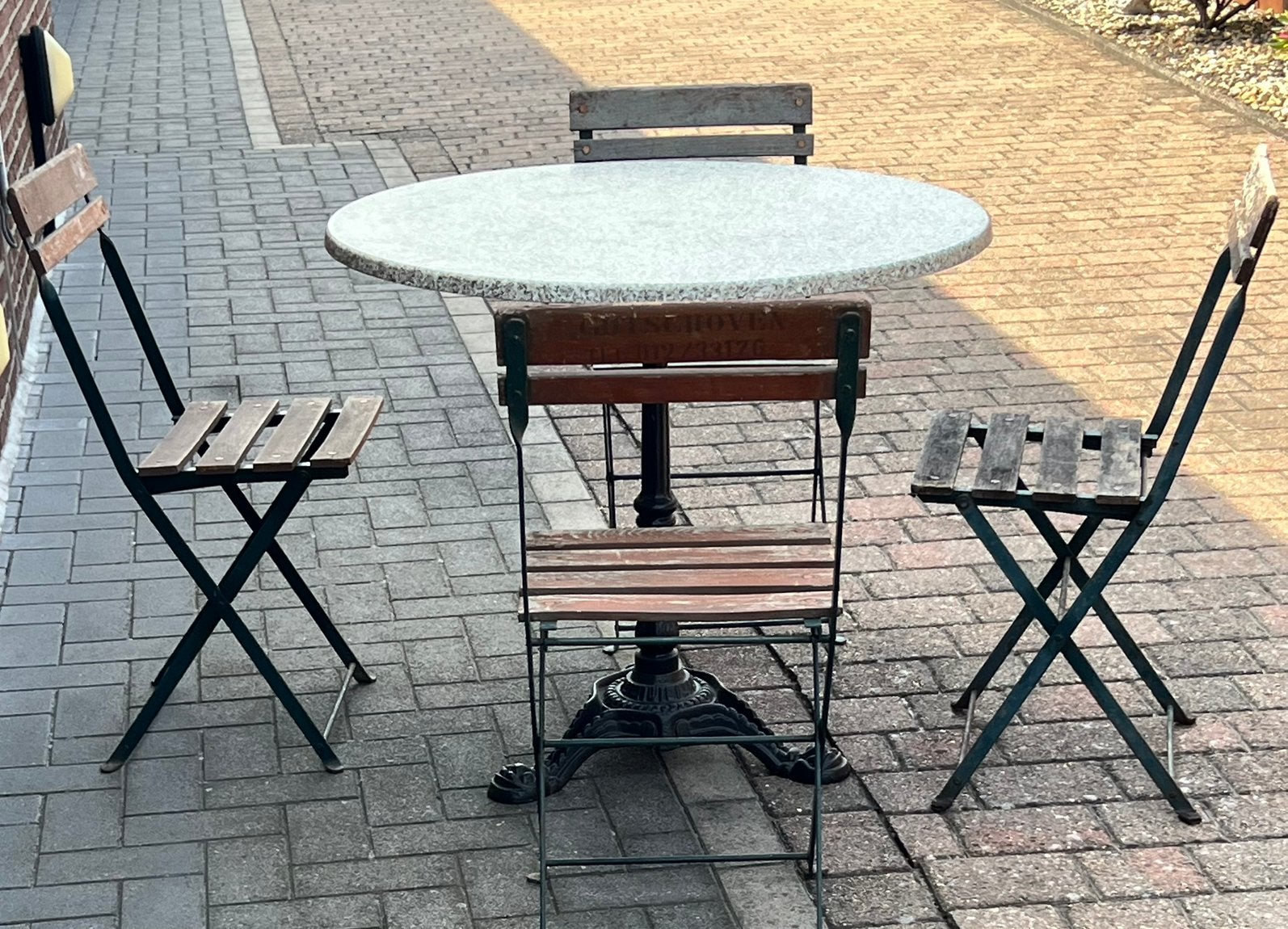 Set tafel gietijzere poot blad Werzalit incl 4 stoelen, Tuin en Terras, Ophalen, 4 zitplaatsen, Zo goed als nieuw, Tuinset