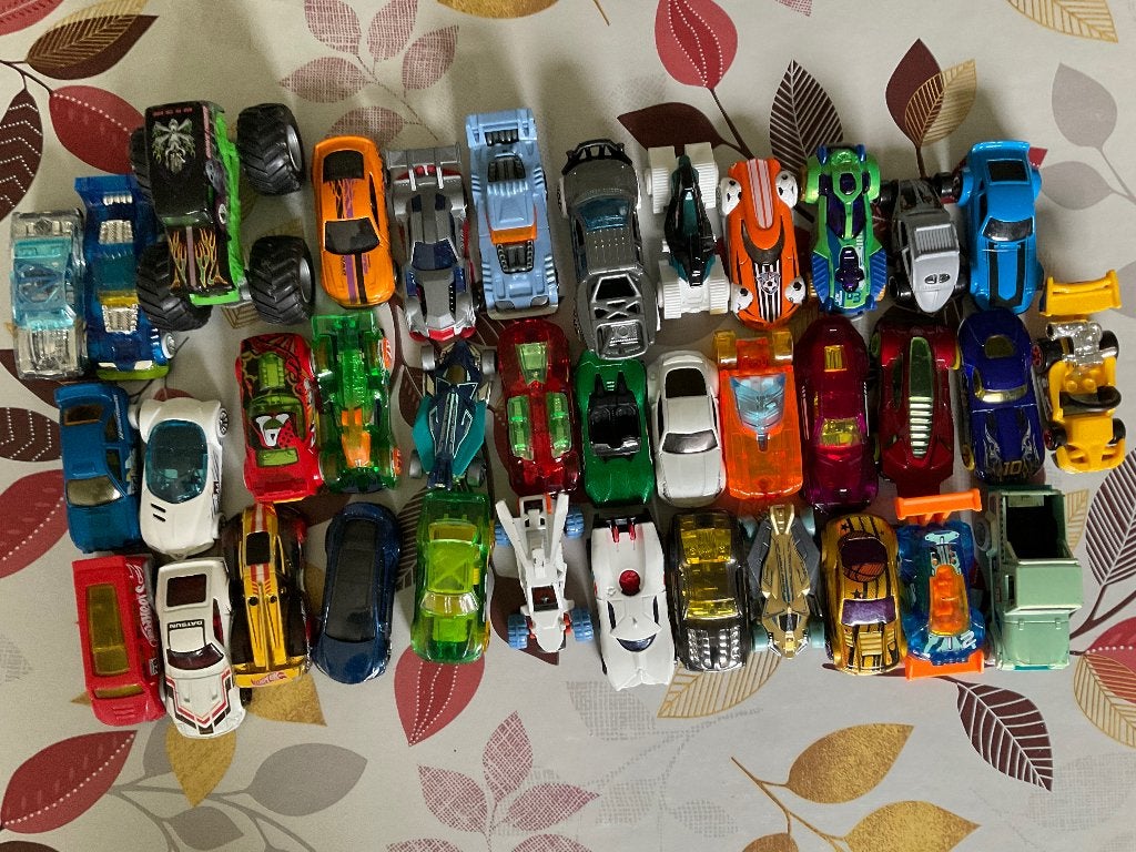 Hot Wheels 37 stuks, Kinderen en Baby's, Speelgoed |Speelgoedvoertuigen, Ophalen of Verzenden, Zo goed als nieuw