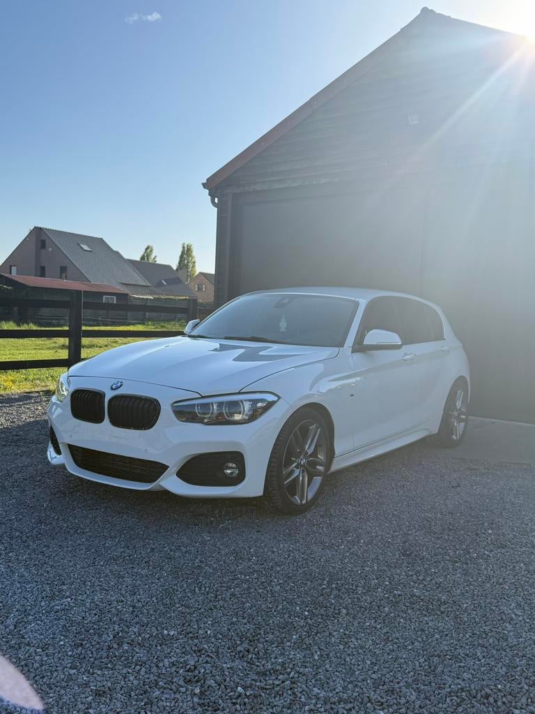 Bmw 118i - 2019 - M PAKKET, Auto's, Zwart, 4 cilinders, Wit, Leder