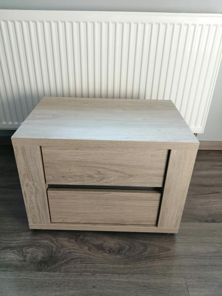 Gratis nachtkast Odrada licht beschadigd. 59x43.diepte 41, Ophalen