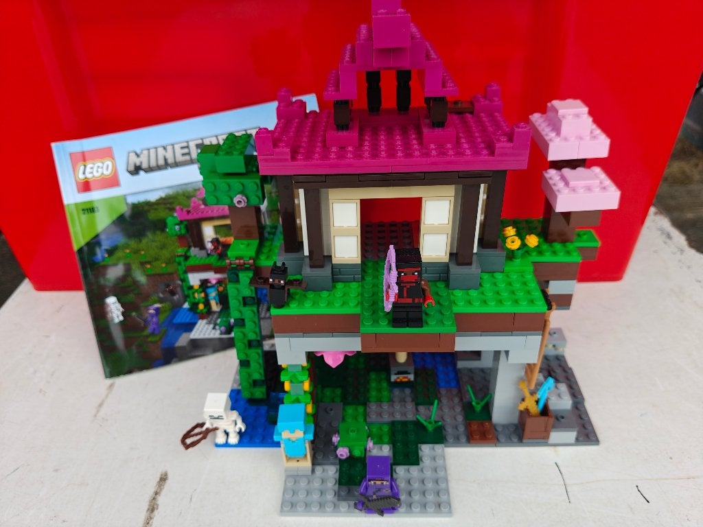 Lego Minecraft 21183 la zone d'entraînement avec livret, Enlèvement ou Envoi, Minecraft, Lego, Ensemble complet