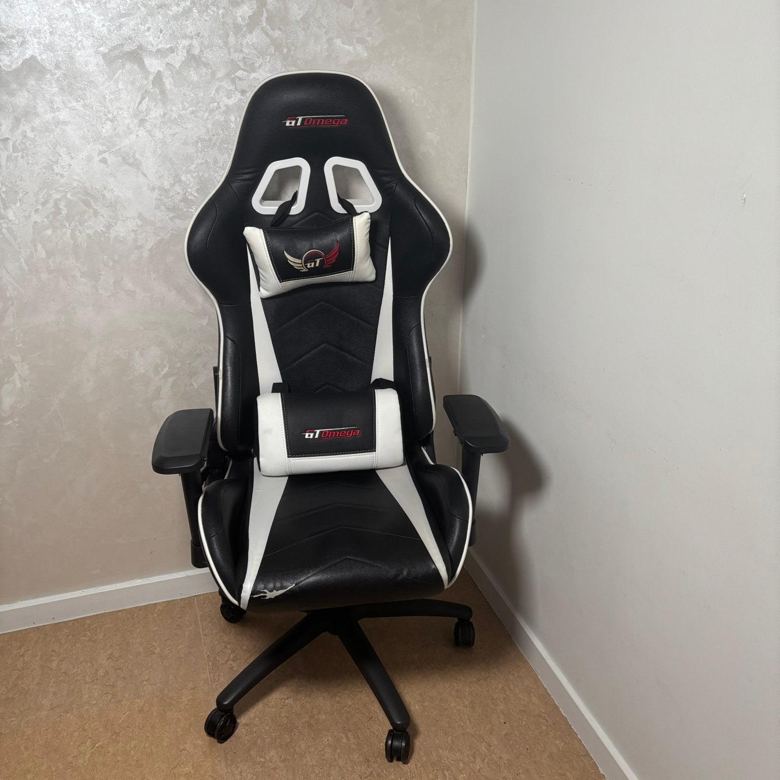 GT OMEGA PRO Gamingstoel, Huis en Inrichting, Ophalen, Gebruikt, Zwart, Gaming bureaustoel