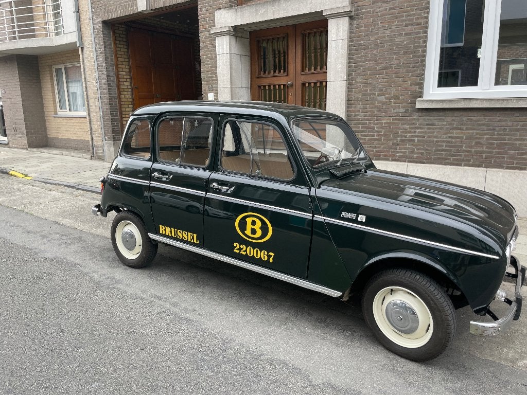 Renault 4 oldtimer, Auto's, Oldtimers, Particulier, Renault, Benzine, Berline, 5 deurs, Handgeschakeld, Groen, Beige, Leder en Stof
