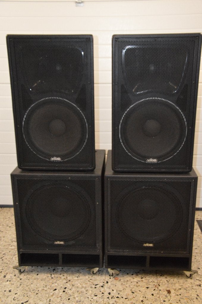 2 BOÎTIERS VIBE 15 + 2 ENCEINTES BASSES VIBE 18, Autres marques, Bass-reflex, Comme neuf, Enlèvement
