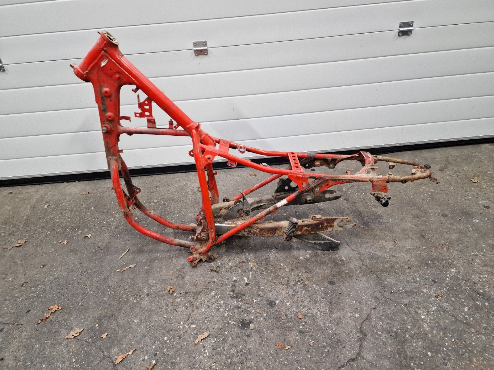 Cadre Honda MTX125 JD05 + bras oscillant, toujours bon à uti, Vélos & Vélomoteurs, Enlèvement ou Envoi, Cadre