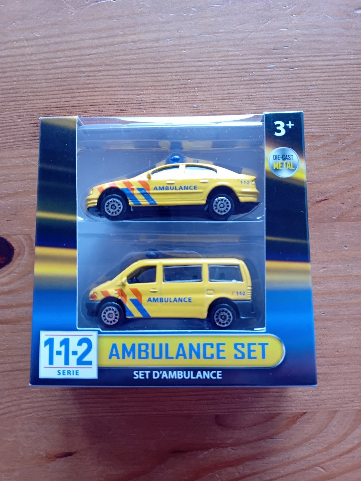 Set van 2 ambulances, Ophalen of Verzenden