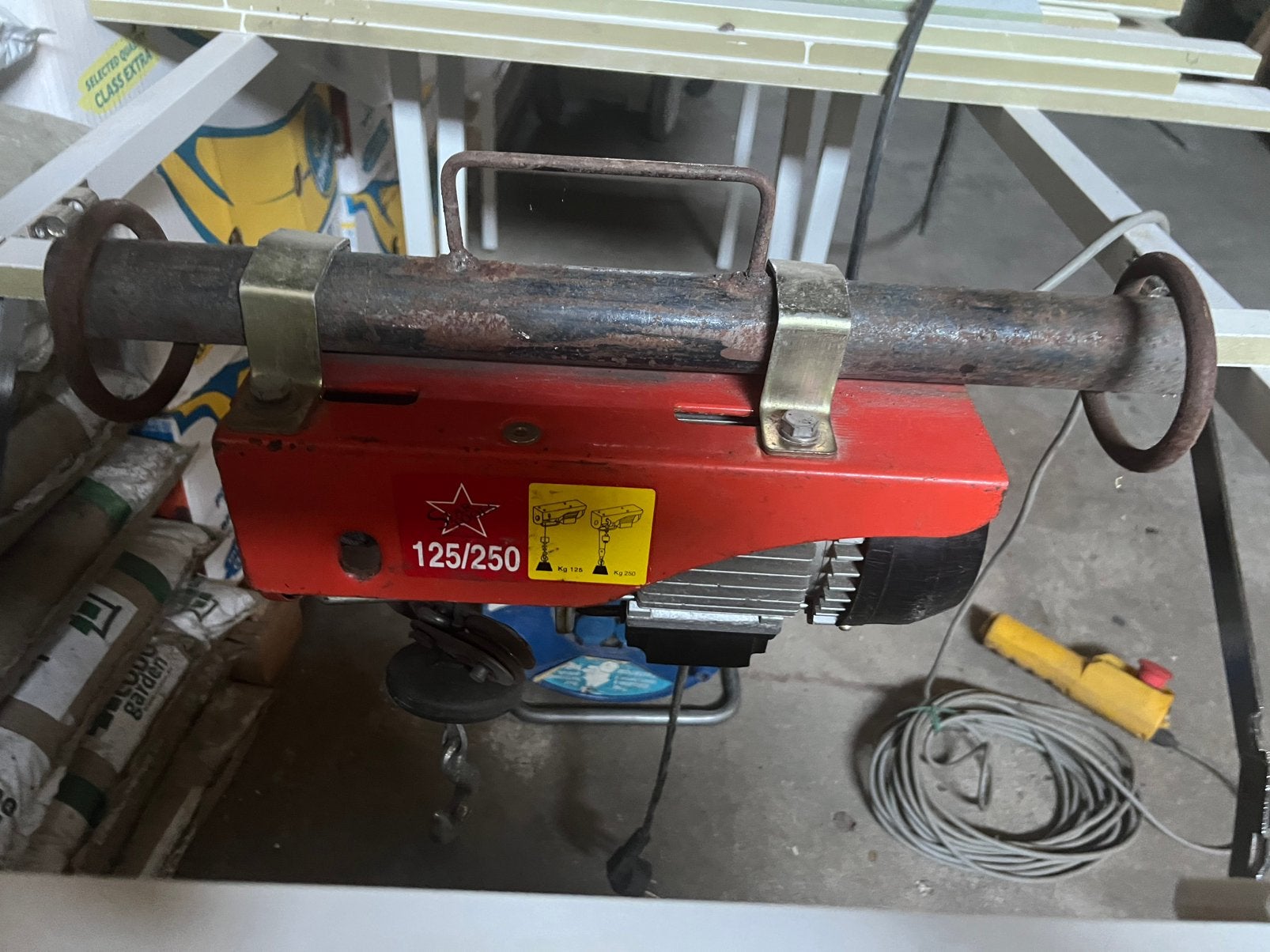 Elektrische takel 250 kg, Ophalen, Zo goed als nieuw
