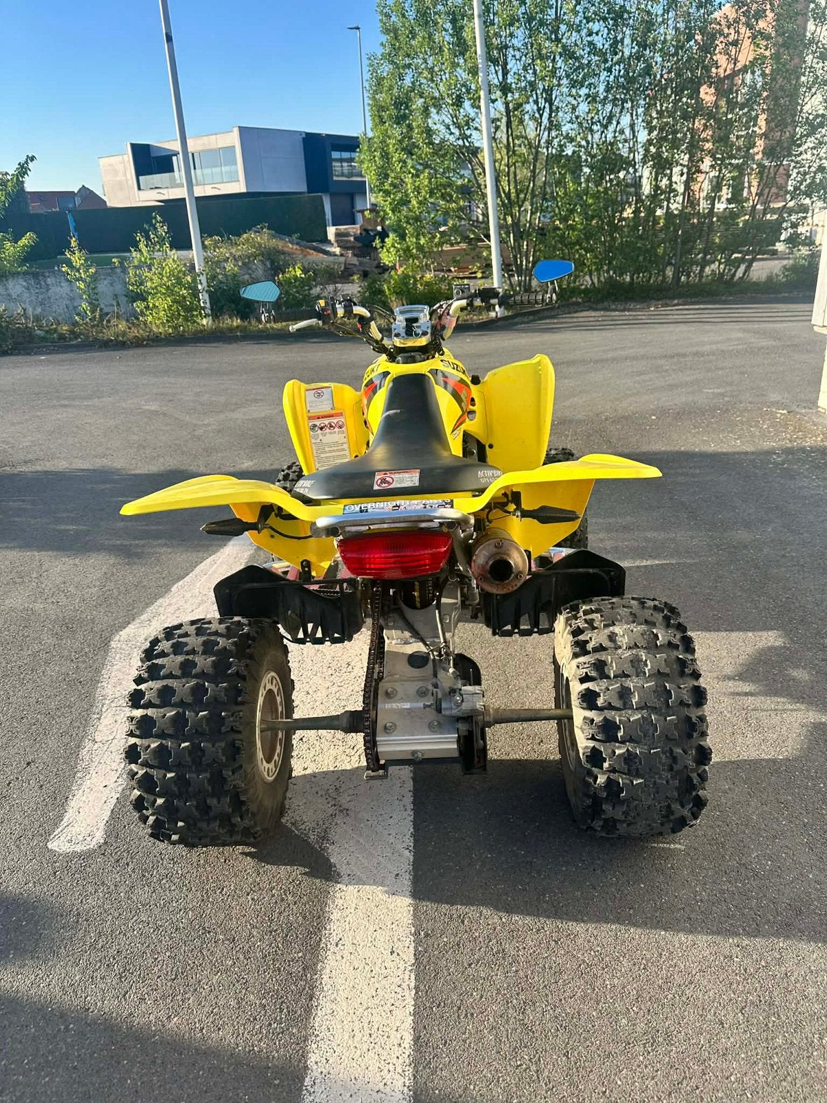 Suzuki LTZ400 quad, Motoren, 399 cc, 11 kW of minder, 1 cilinder