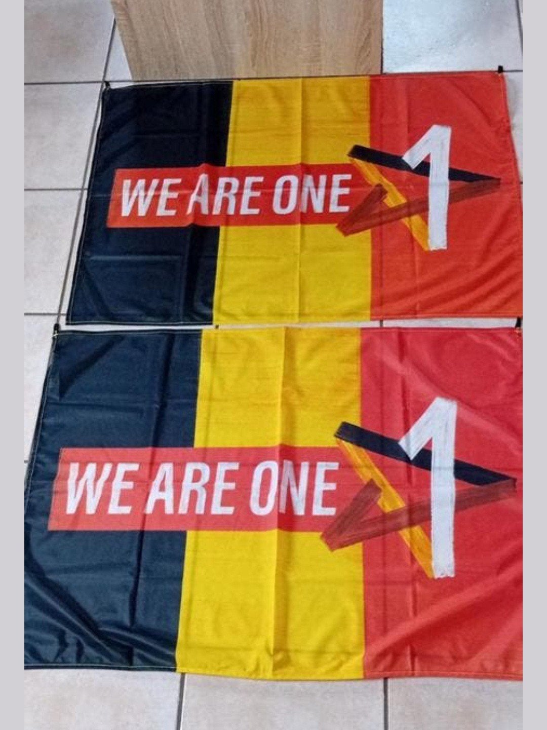 2 grands drapeaux belge 95 x 67 cm, Divers, Drapeaux & Banderoles, Enlèvement ou Envoi, Comme neuf