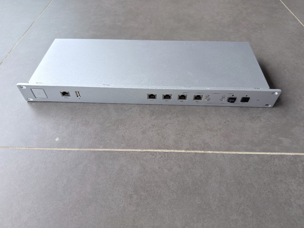 Ubiquiti UniFi Security Gateway Pro (USG-PRO-4), Enlèvement ou Envoi, Utilisé, Routeur, Ubiquiti Unifi