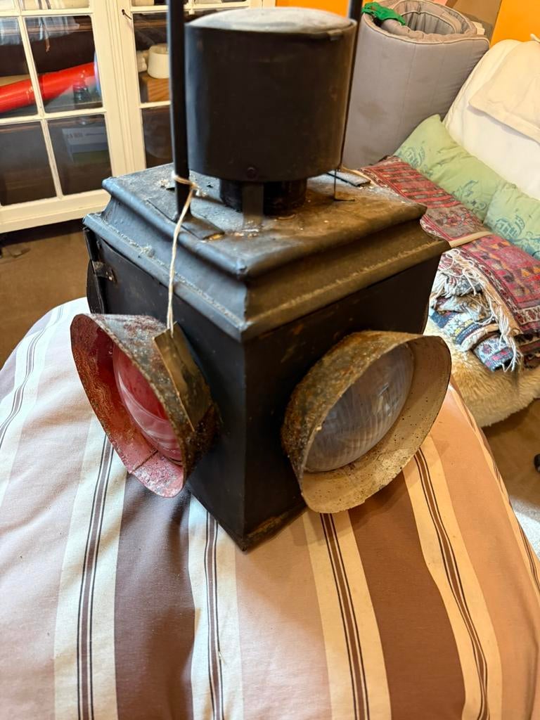 Lampe à huile de cheminots, Enlèvement
