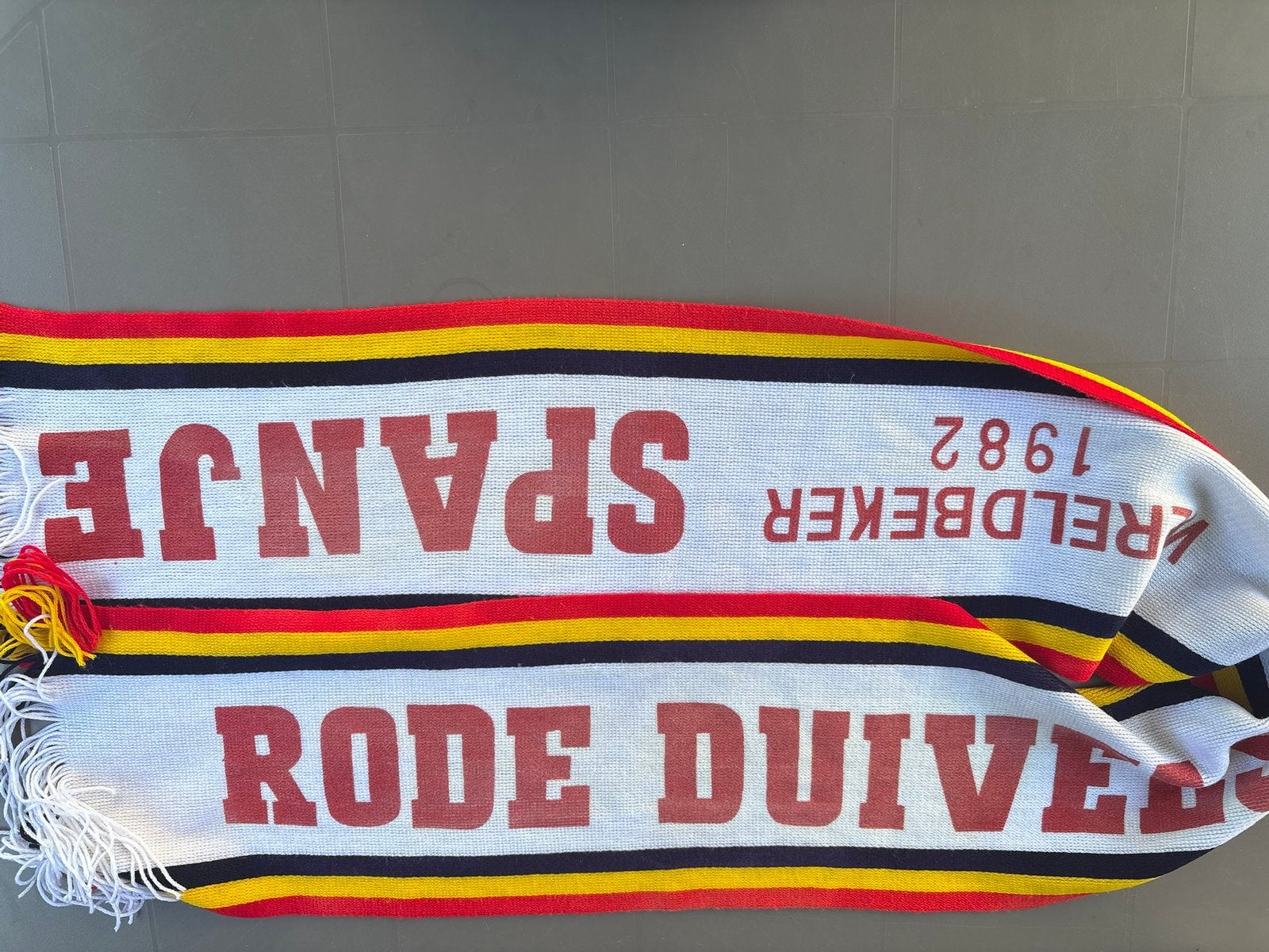Rode duivels sjaal WK 1982 Spain, Ophalen of Verzenden, Zo goed als nieuw