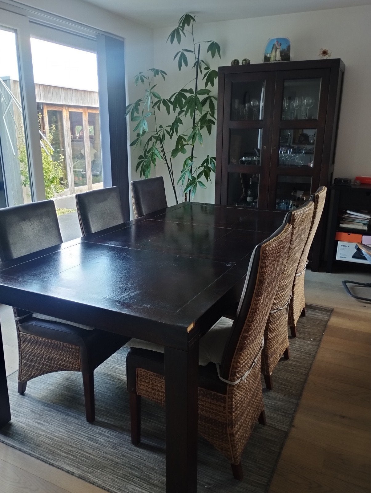 table à manger de salon en bois et vitrine., Klassiek, 100 à 150 cm, Enlèvement, Utilisé