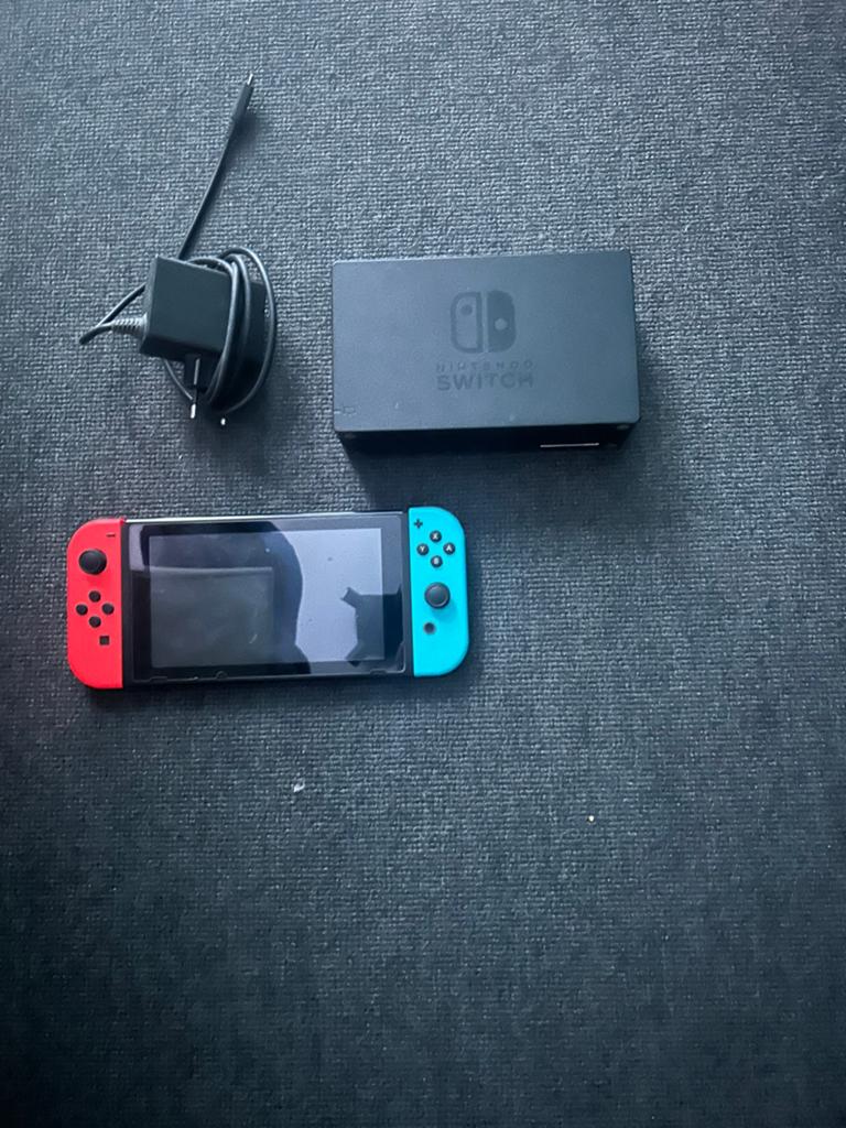 Nintendo switch, Ophalen, Switch Original, Met 3 controllers of meer, Gebruikt