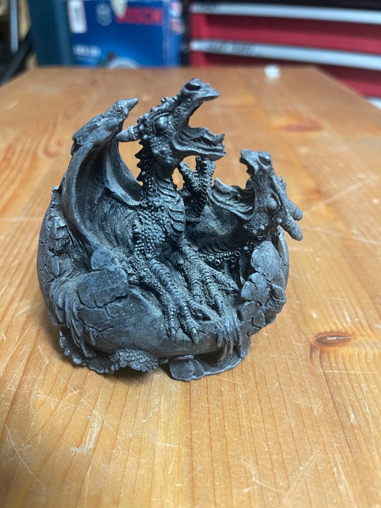 Figurine dragons noirs sur œuf, Enlèvement, Comme neuf, Fantasy