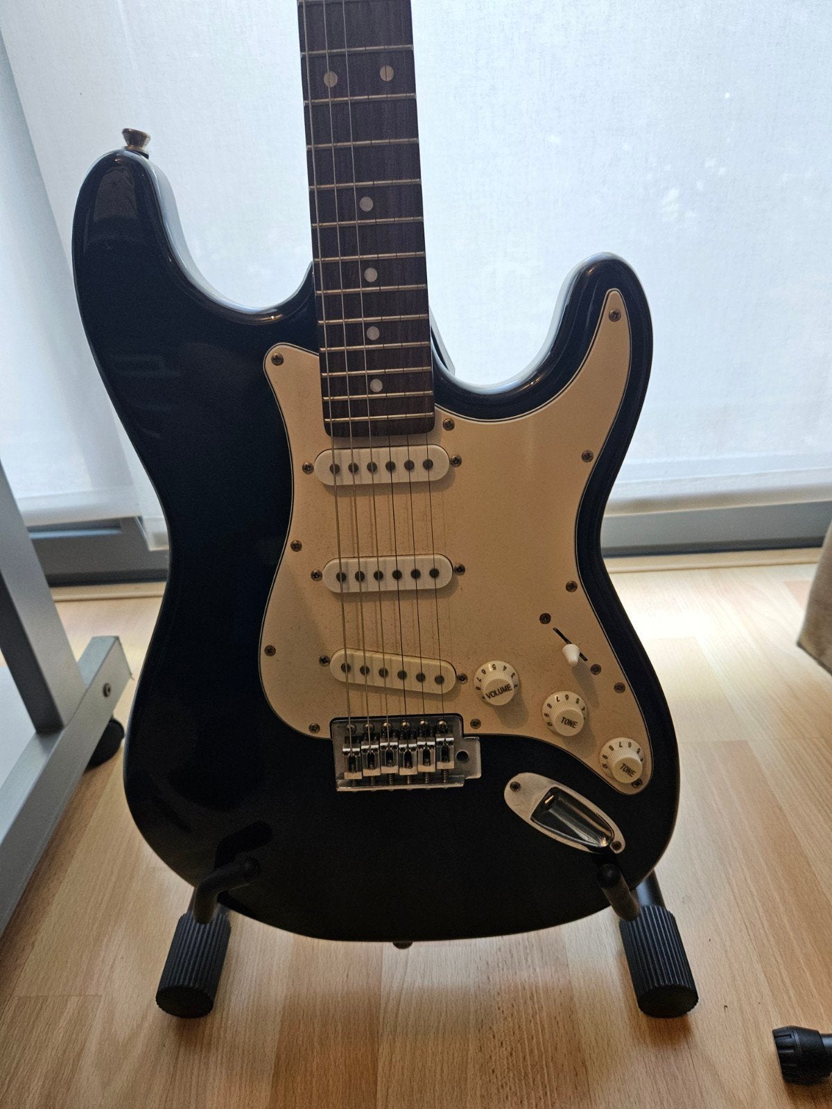 Guitare électrique Stratocaster, comme neuve, Musique & Instruments, Pieds, Enlèvement, Guitare