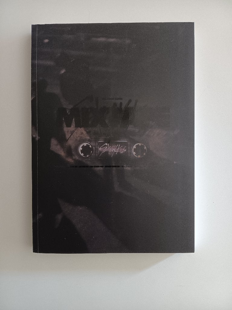 K-Pop: Stray Kids: Fotoboek Mixtape incl. cd, Verzamelen, Ophalen of Verzenden, Zo goed als nieuw, Boek, Tijdschrift of Artikel
