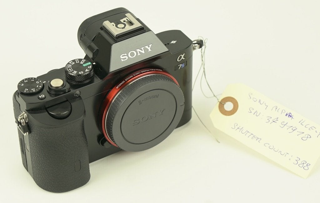 Sony Alpha ILCE-7S Wildlife combination, Audio, Tv en Foto, Spiegelreflex, Ophalen of Verzenden, Zo goed als nieuw, Lensdop