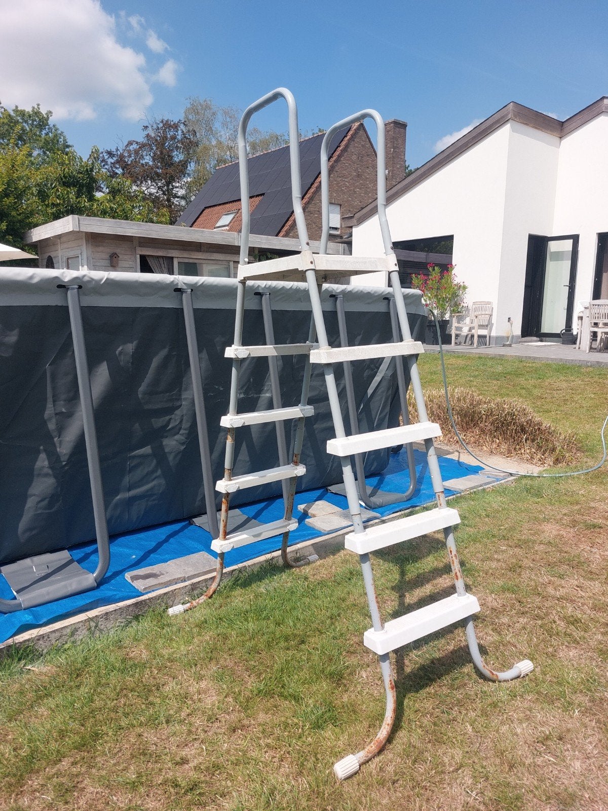 Zwembadladder Intex voor grote zwembaden, Ophalen