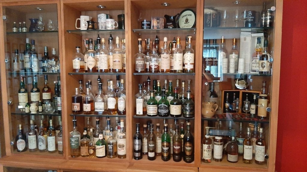 bar-/vitrinekast, Ophalen, 200 cm of meer, Klassiek, Zo goed als nieuw