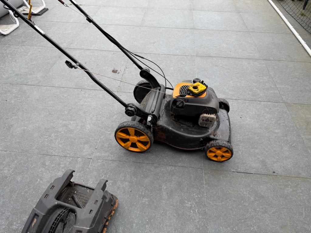 Zelftrekkende benzinemaaier met werk, Tuin en Terras, Ophalen, Gebruikt, Benzine-grasmaaier