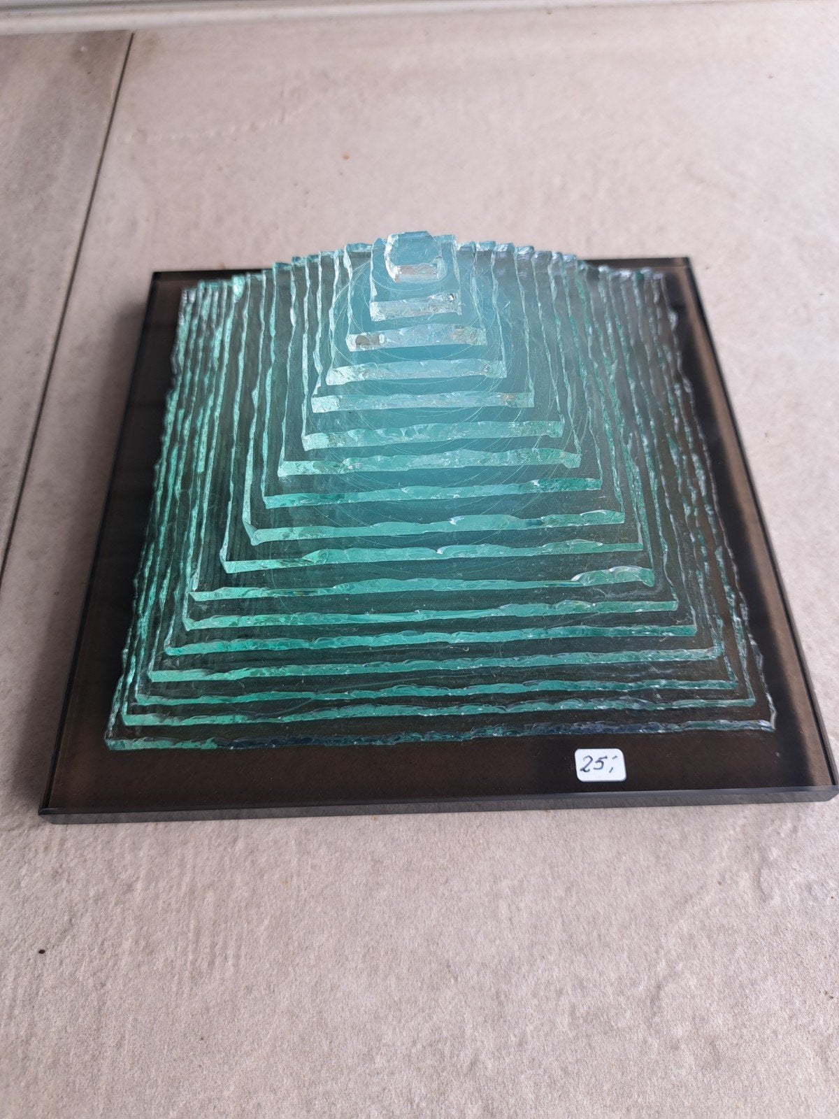 pyramide in glas, Ophalen
