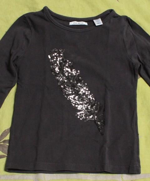 T-shirt manches longues gris foncé par Okaïdi - 5 ans, Enfants & Bébés, Vêtements enfant | Taille 110, Comme neuf, Fille, Chemise ou À manches longues