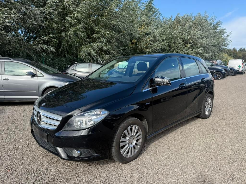 Mercedes B180 Essence - exportation ou négociant, Autos, 90 kW, Achat, Entreprise, 5 places