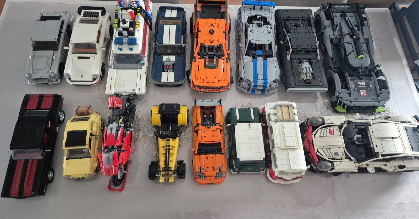 Verschillende Lego voertuigen., Ophalen