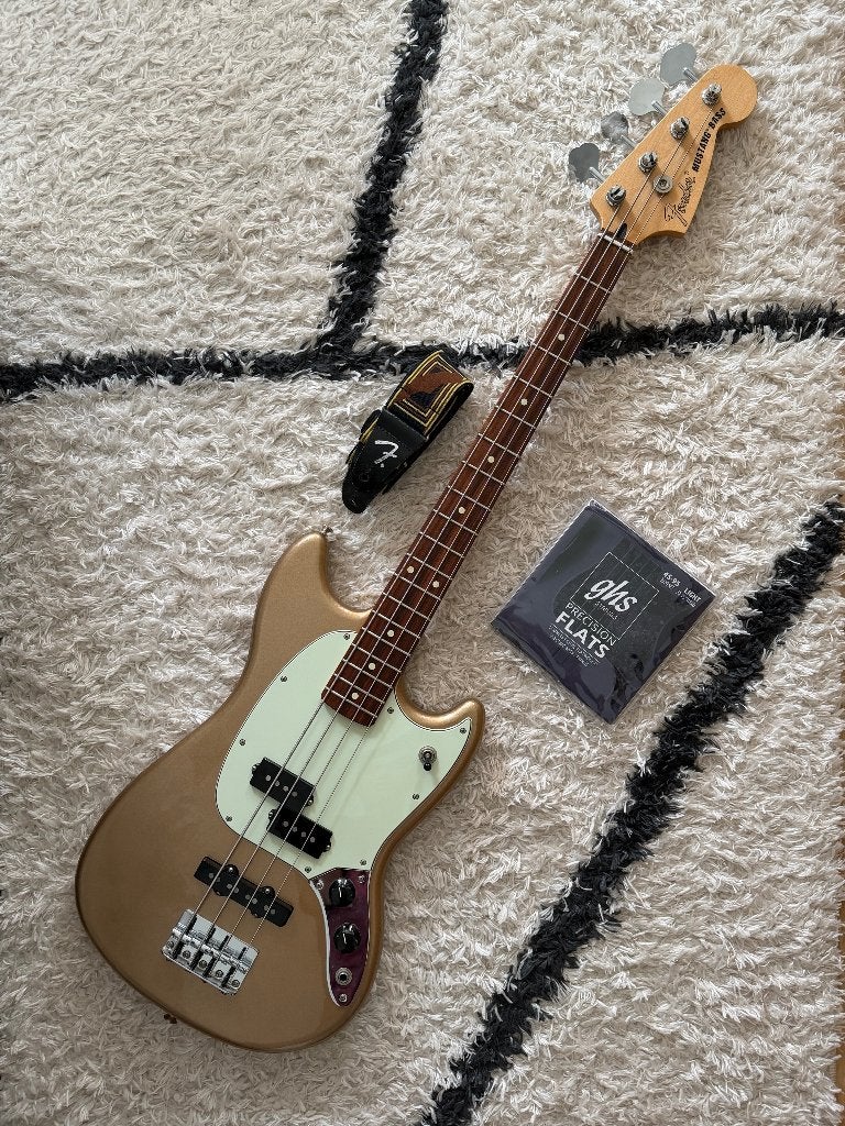 Fender Mustang Bass - Firemist Gold - Comme neuve, Enlèvement, Comme neuf, Électrique