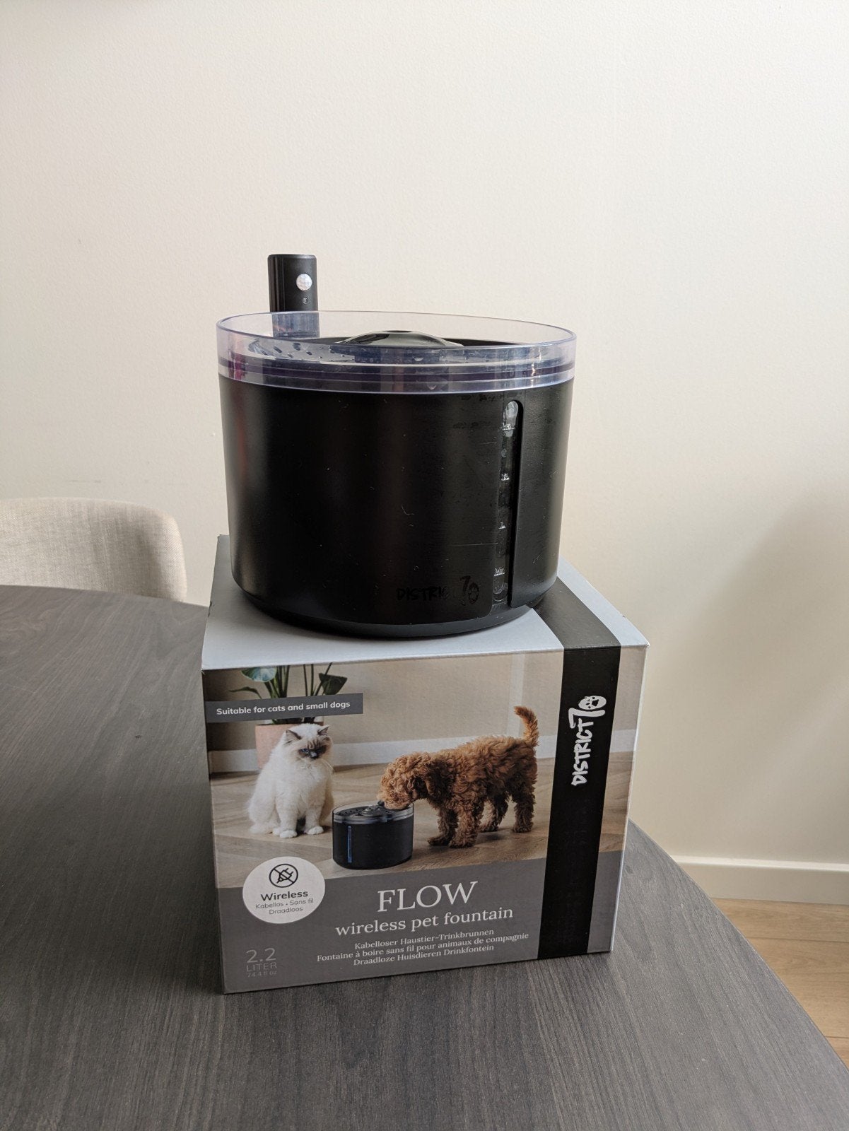 FLOW - draadloze drinkfontein (wireless pet fountain), Animaux & Accessoires, Nourriture & Bols pour chiens, Enlèvement, Automatiquement