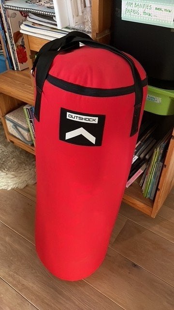Outshock bokszak rood 14 kg, Enlèvement, Comme neuf, Sac de boxe