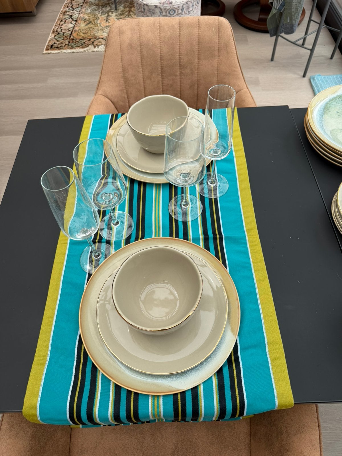 Magnifique service 6 pers 18 pcs + 12 verres - belle qualité, Enlèvement, Comme neuf, Assiettes(s)