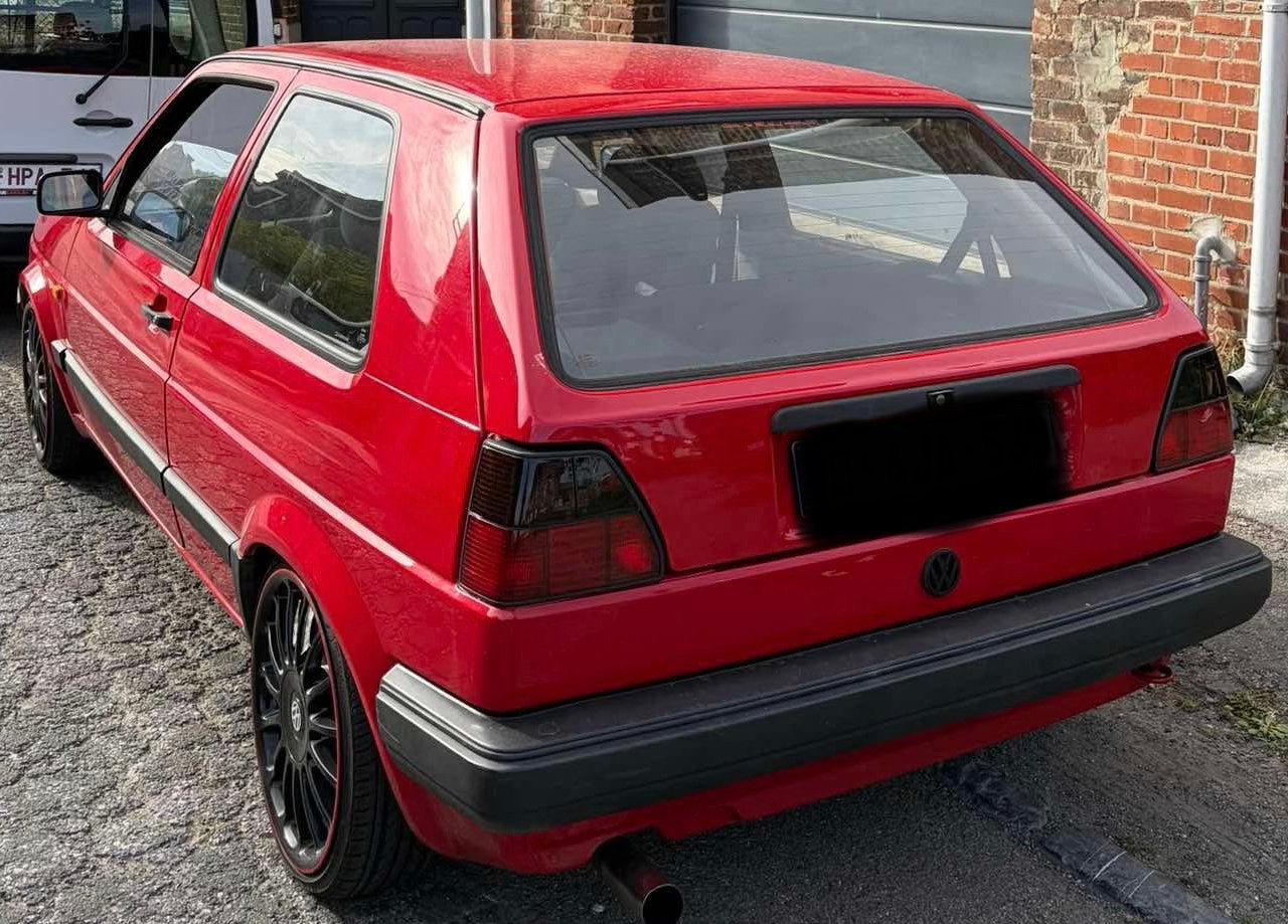 Vw golf 1600 cc essence automatique, Rouge, 5 places, Automatique, Tissu