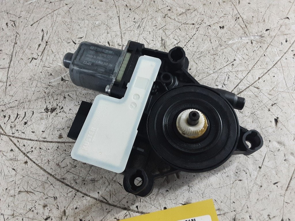MOTEUR LEVE VITRE ELECTRIQUE ARRIÈRE DROIT Arona (KJX), Arrière, Seat Deutschland GmbH, Service@seat.de, Utilisé