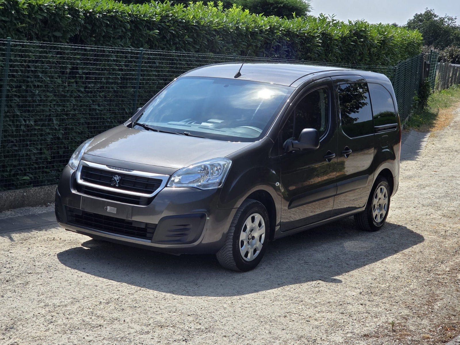 Peugeot Partner, benzine, in zeer mooie staat!, Achat, Boîte manuelle, Noir, 5 portes