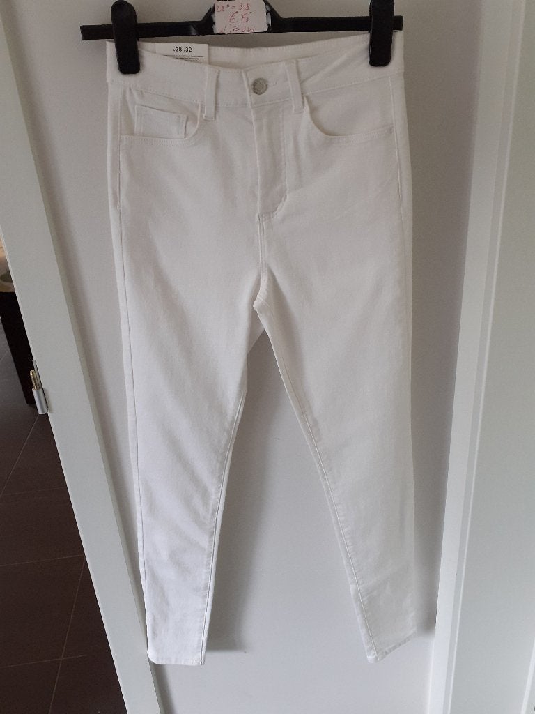 C.& A. Nieuwe witte spijkerbroek Maat: 28" Prijs: € 5, Vêtements | Femmes, Jeans, Neuf, Enlèvement ou Envoi, C & A, W30 - W32 (confection 38/40)