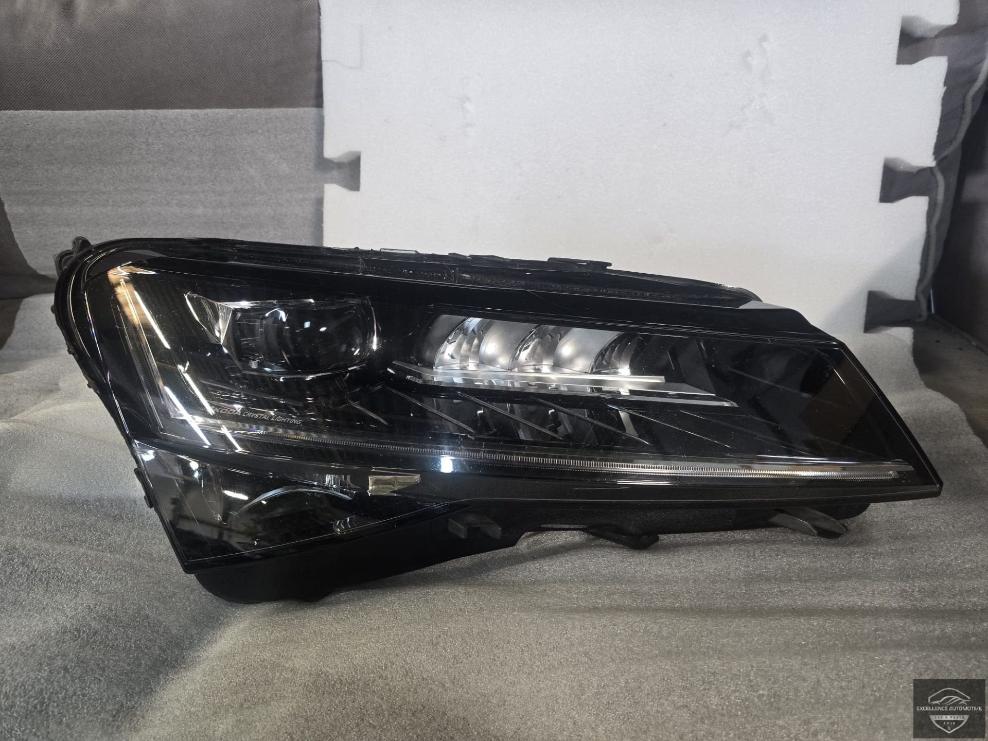 Skoda Superb 3V Facelift 19-24 LED Phare avant droit 3V19410, Autos : Pièces & Accessoires, Éclairage, Infoline@skoda-auto.cz