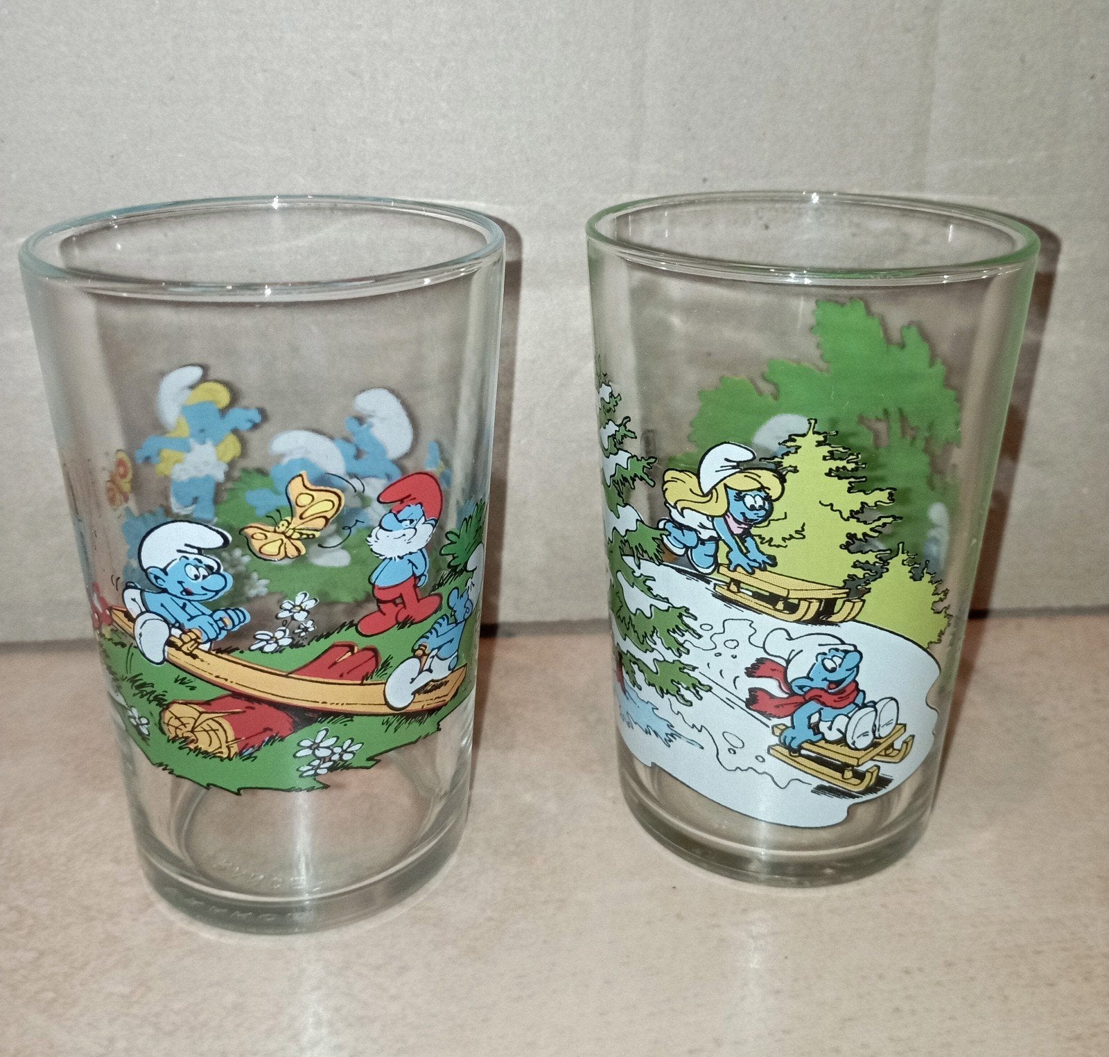 2 glazen De Smurfen (Peyo, 1985), Collections, Schtroumpfs, Enlèvement ou Envoi, Comme neuf, Différents Schtroumpfs, Ustensile