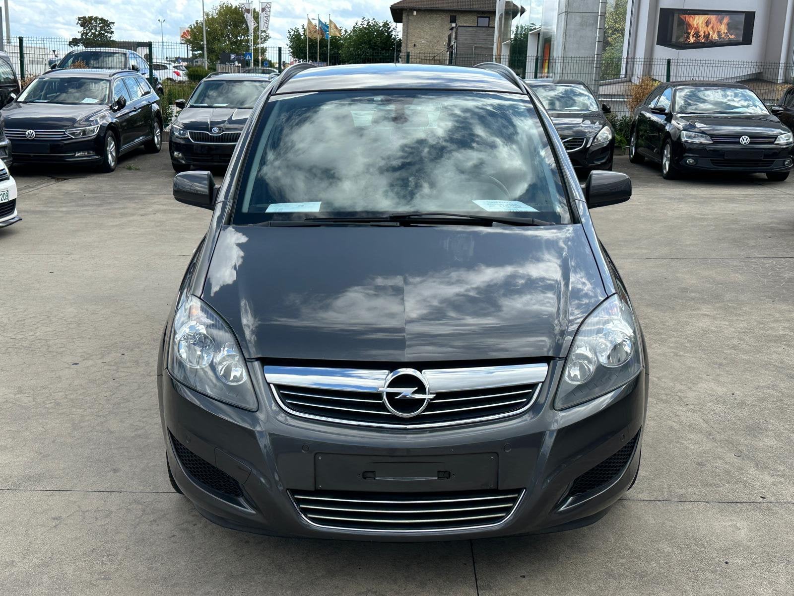 Opel Zafira 1.7L Diesel 7 zitplaatsen 118000 KLM, Auto's, Euro 5, 7 zetels, Bedrijf, Dealer onderhouden