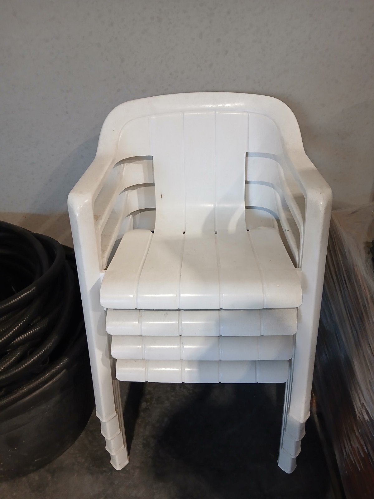 4 stevige tuinstoelen
Zonder schade wel een wasbeurt nodig
2, Enlèvement, Utilisé, Plastique, Empilable