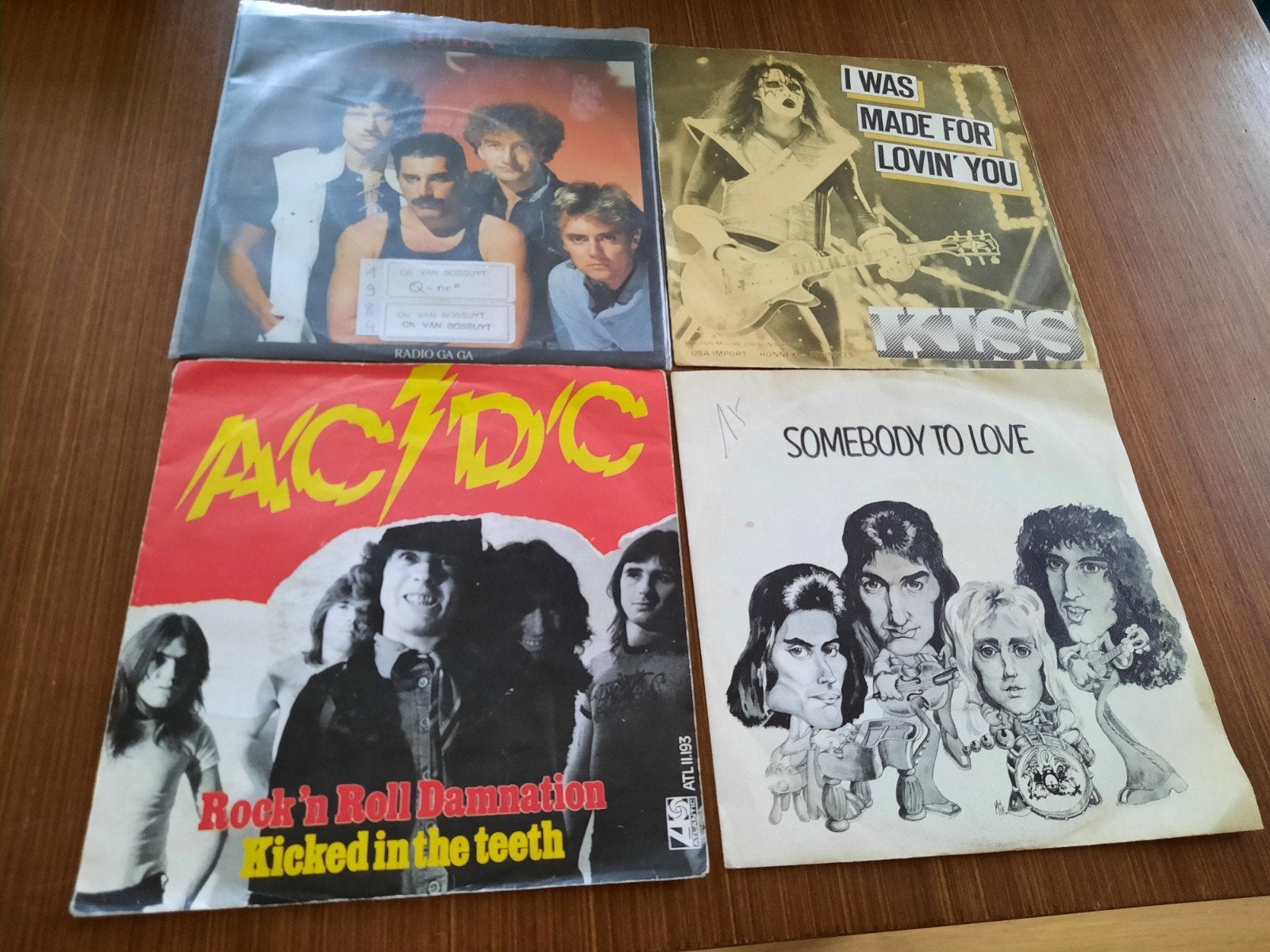 Célibataires Queen-Kiss-AC/DC., Enlèvement ou Envoi, Comme neuf, 7 inch
