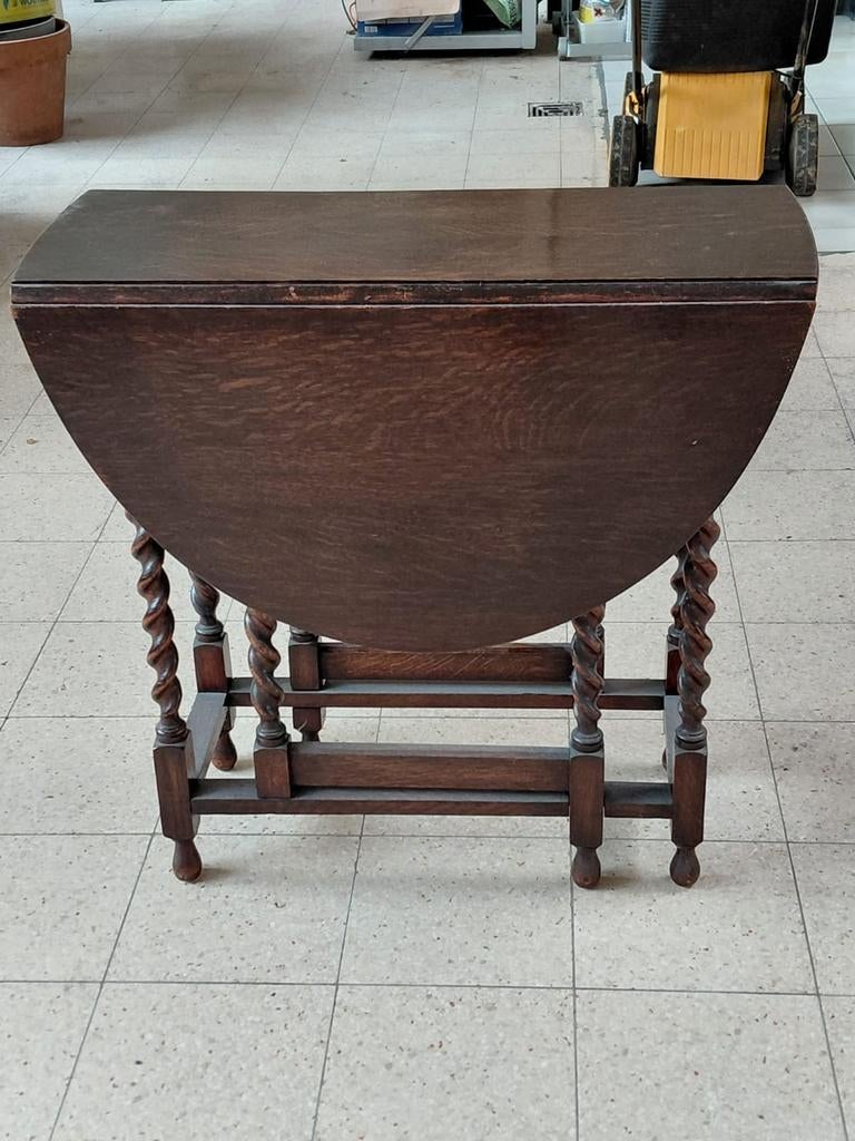 Table pliable en bois foncé, Enlèvement